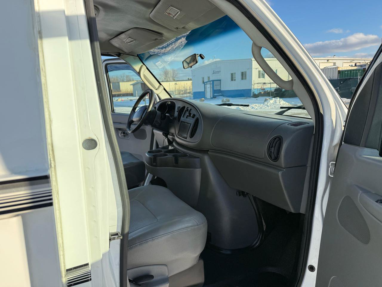 Used 2008 Ford E-350 and Econoline 350 Super Duty RWD image 23