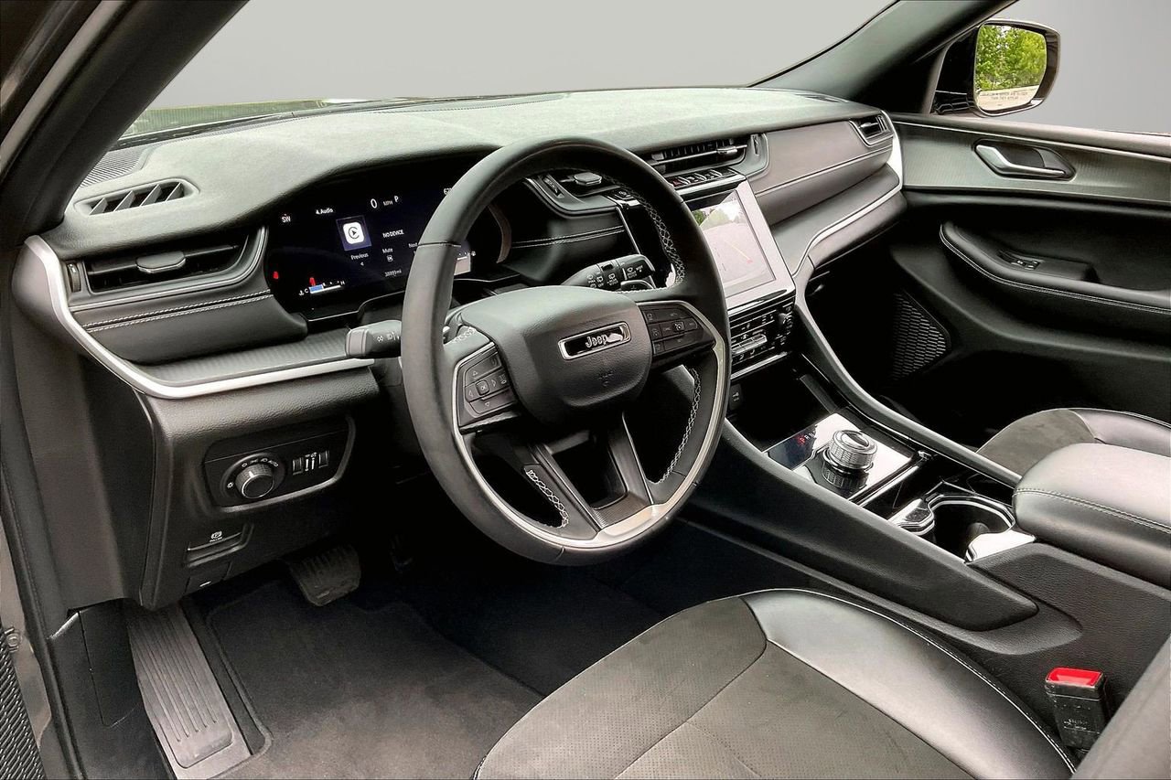 Certified 2023 Jeep Grand Cherokee Altitude AWD/4WD image 19