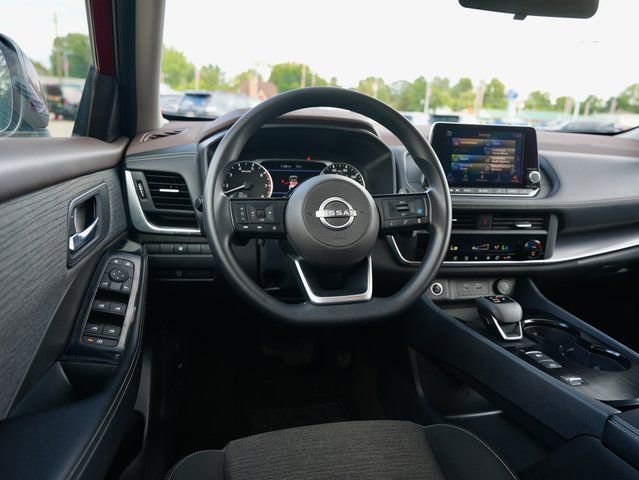 Used 2023 Nissan Rogue SV image 16