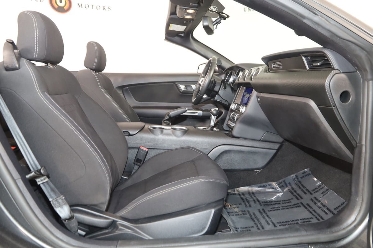 Used 2020 Ford Mustang Convertible RWD image 10
