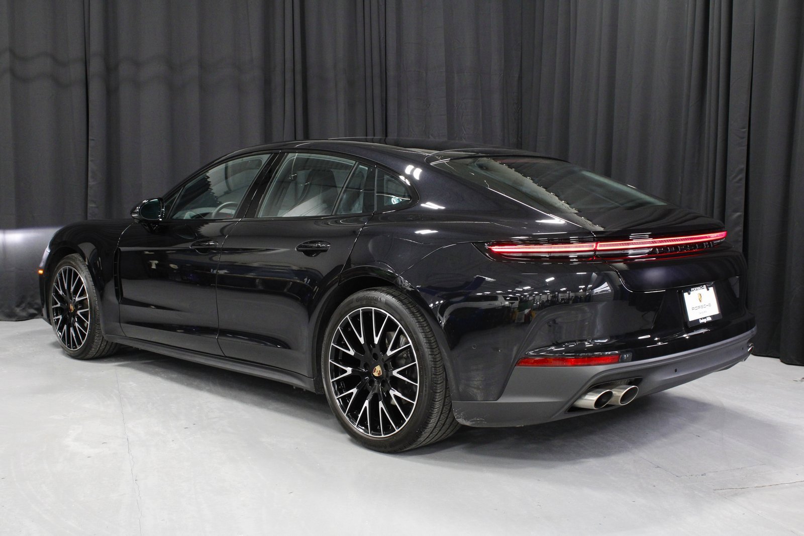 Certified 2025 Porsche Panamera 4 image 3