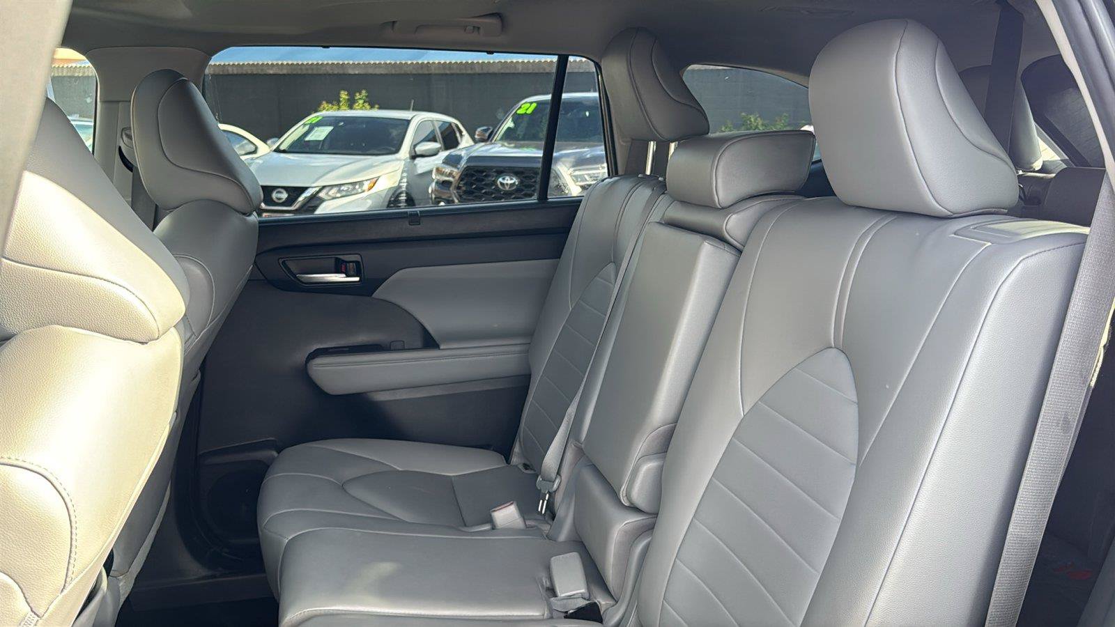 Used 2023 Toyota Highlander XLE FWD image 25
