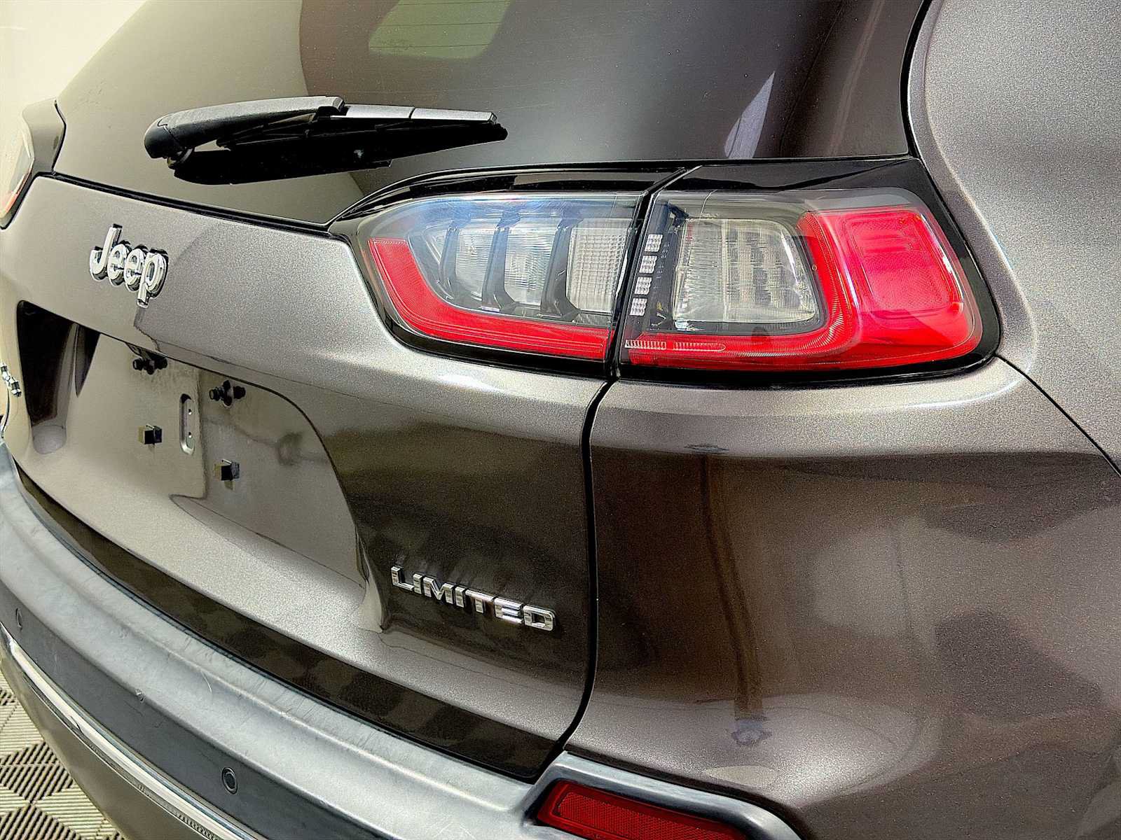 Used 2020 Jeep Cherokee Limited AWD/4WD image 27
