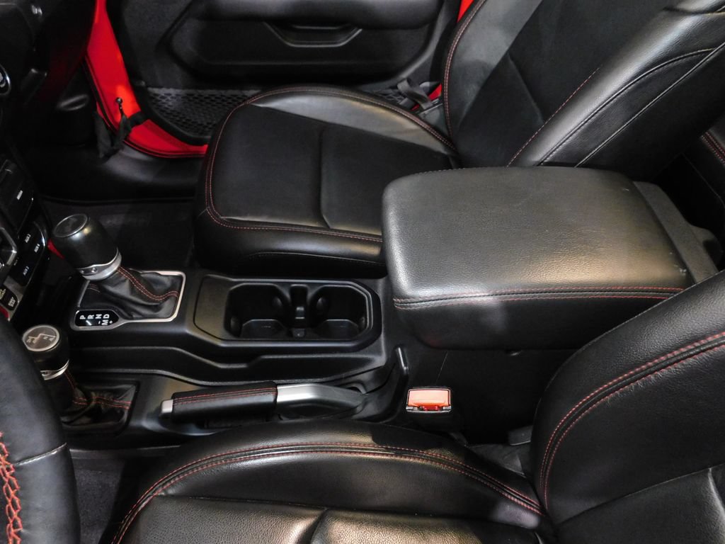 Used 2021 Jeep Wrangler Unlimited Rubicon w/ Dual Top Group AWD/4WD image 34