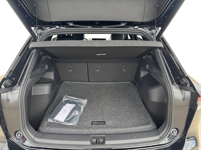 New 2026 Volkswagen Tiguan SEL R-Line AWD/4WD image 12