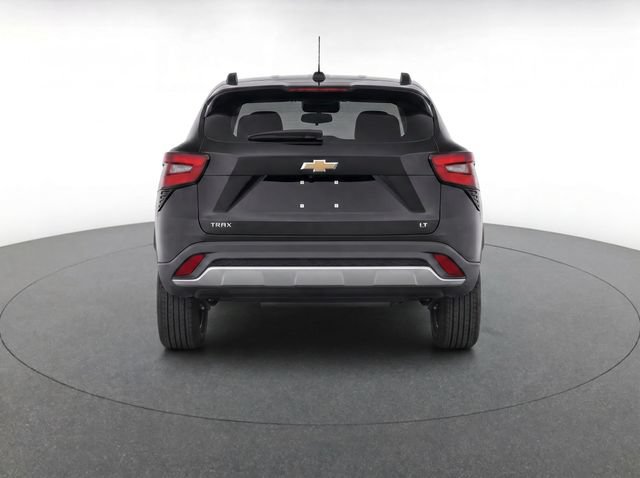 Used 2024 Chevrolet Trax LT w/ Sunroof Package FWD image 4