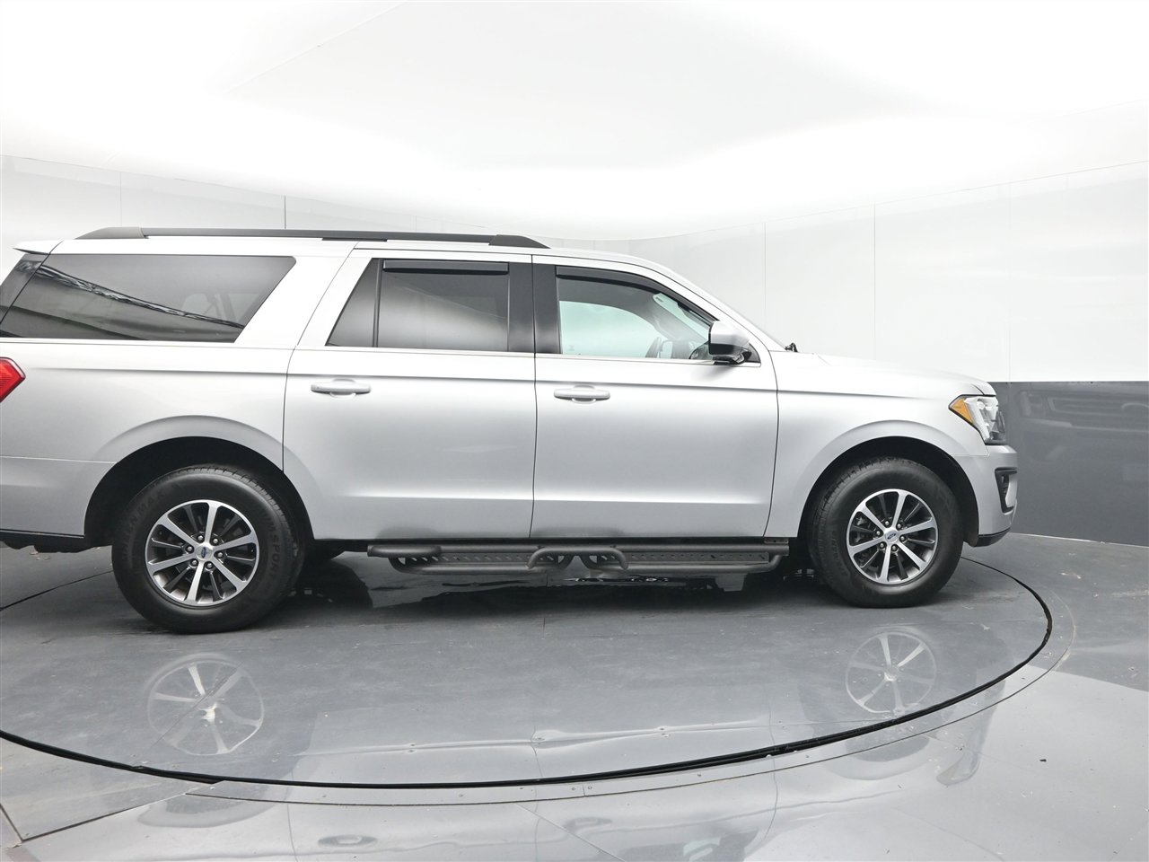 Used 2019 Ford Expedition Max XLT image 4
