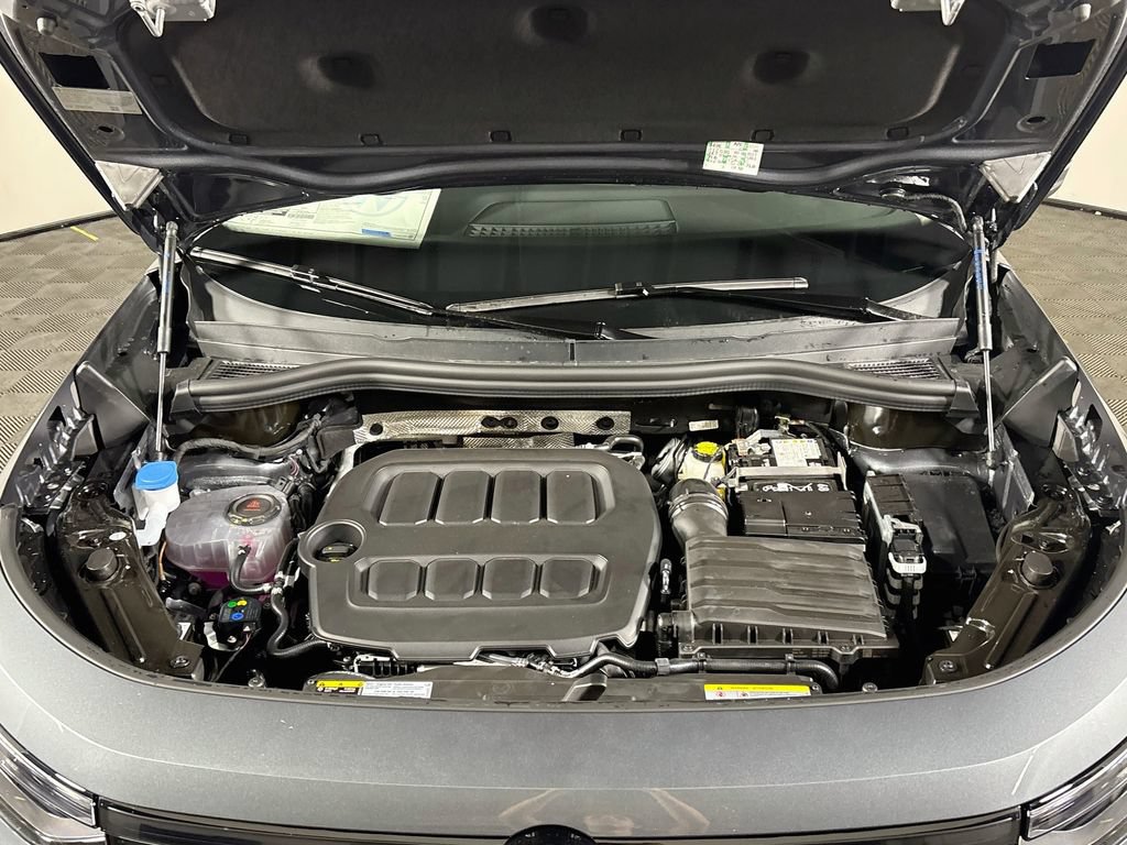 Certified 2025 Volkswagen Tiguan SE AWD/4WD image 23