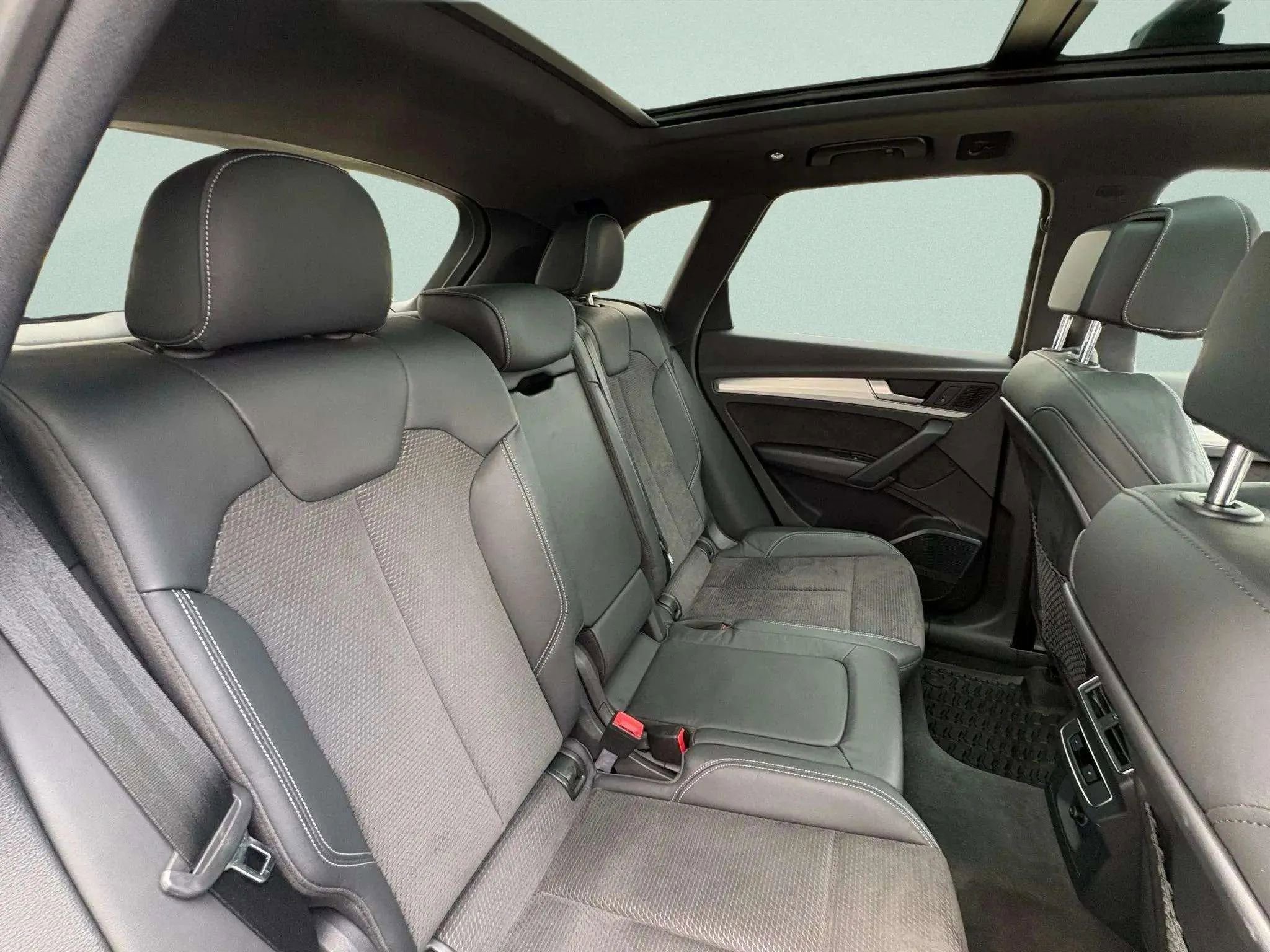 Used 2018 Audi SQ5 Premium Plus w/ Navigation Package image 13