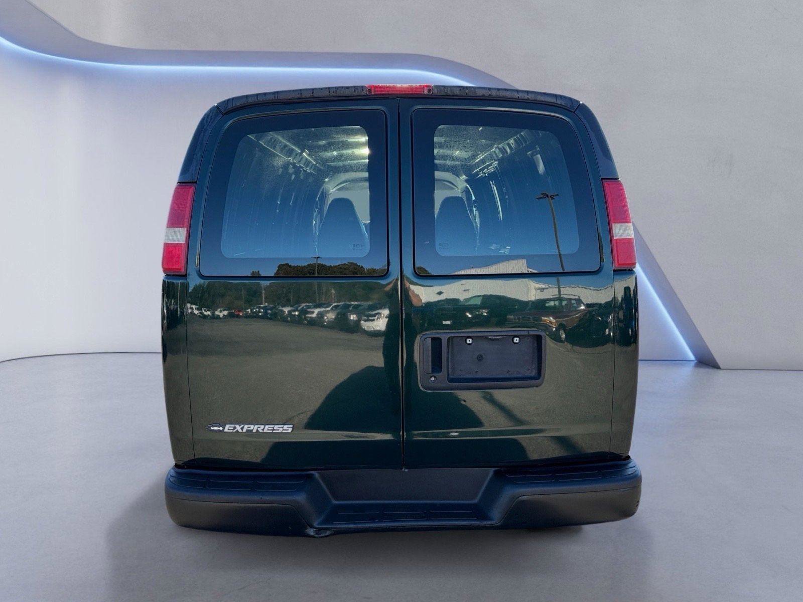 Used 2005 Chevrolet Express 3500 Extended image 4