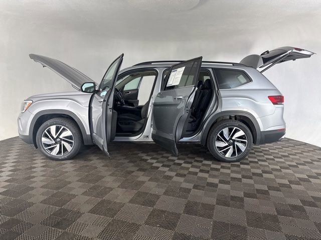 Used 2024 Volkswagen Atlas SE image 11