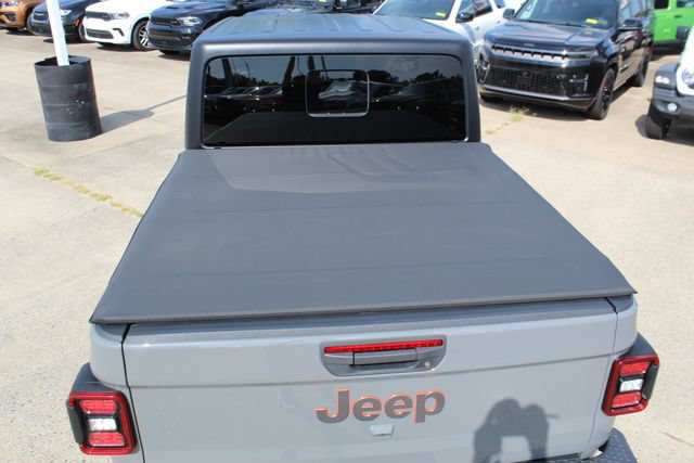 Used 2023 Jeep Gladiator Mojave w/ LED Lighting Group AWD/4WD image 6