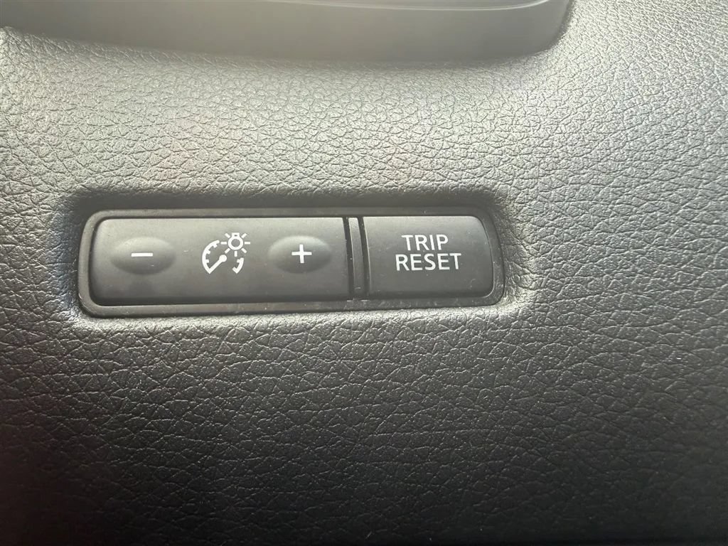 Used 2018 Nissan Rogue S AWD/4WD image 18