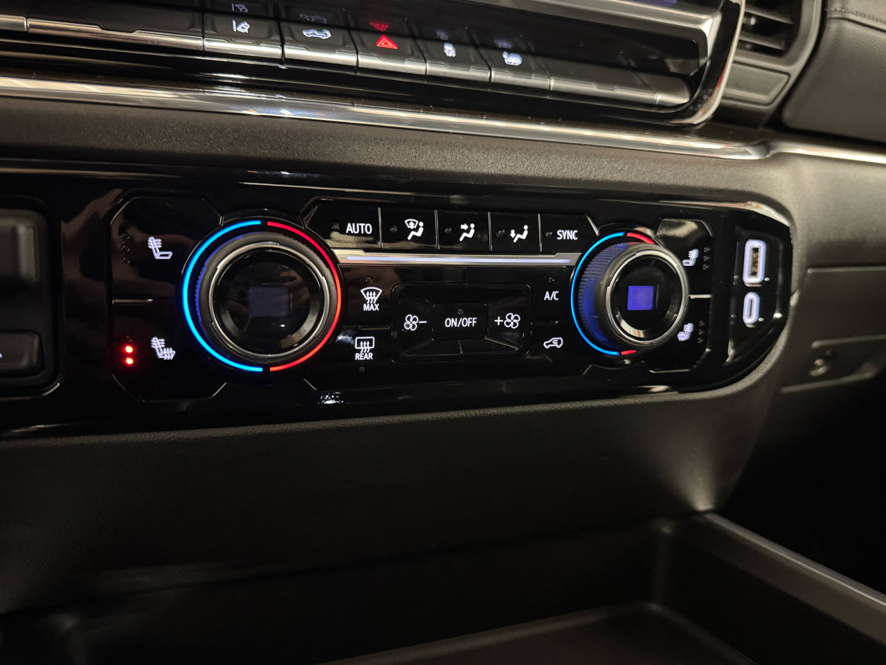 Used 2024 Chevrolet Silverado 2500 LT w/ Convenience Package image 27