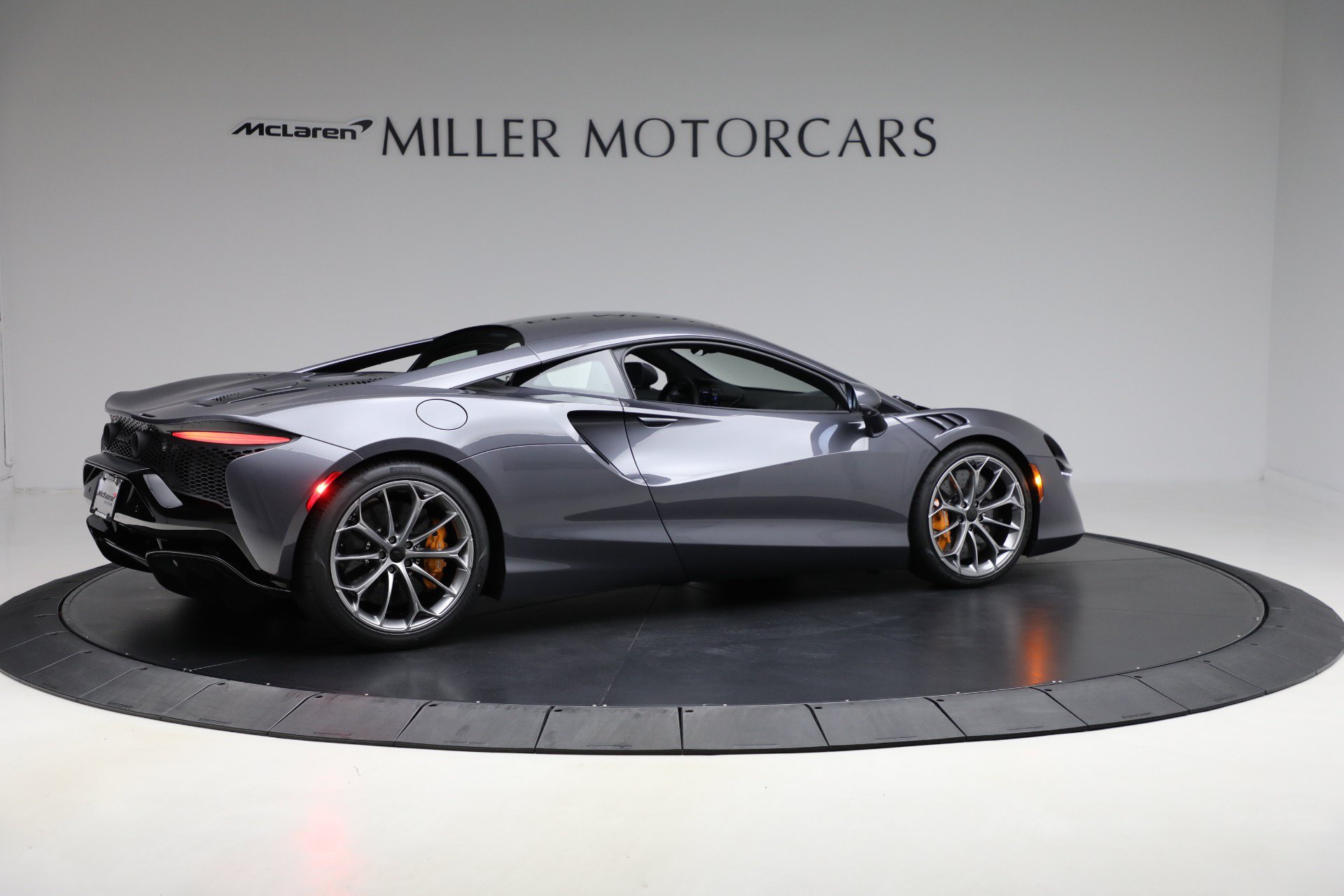 New 2025 McLaren Artura RWD image 8