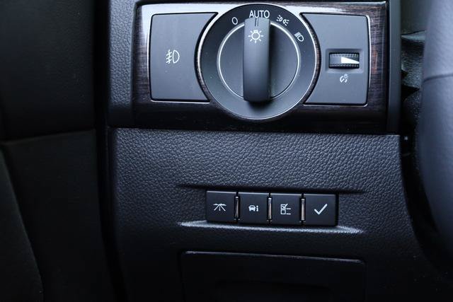 Used 2014 Chevrolet Captiva Sport LS FWD image 23