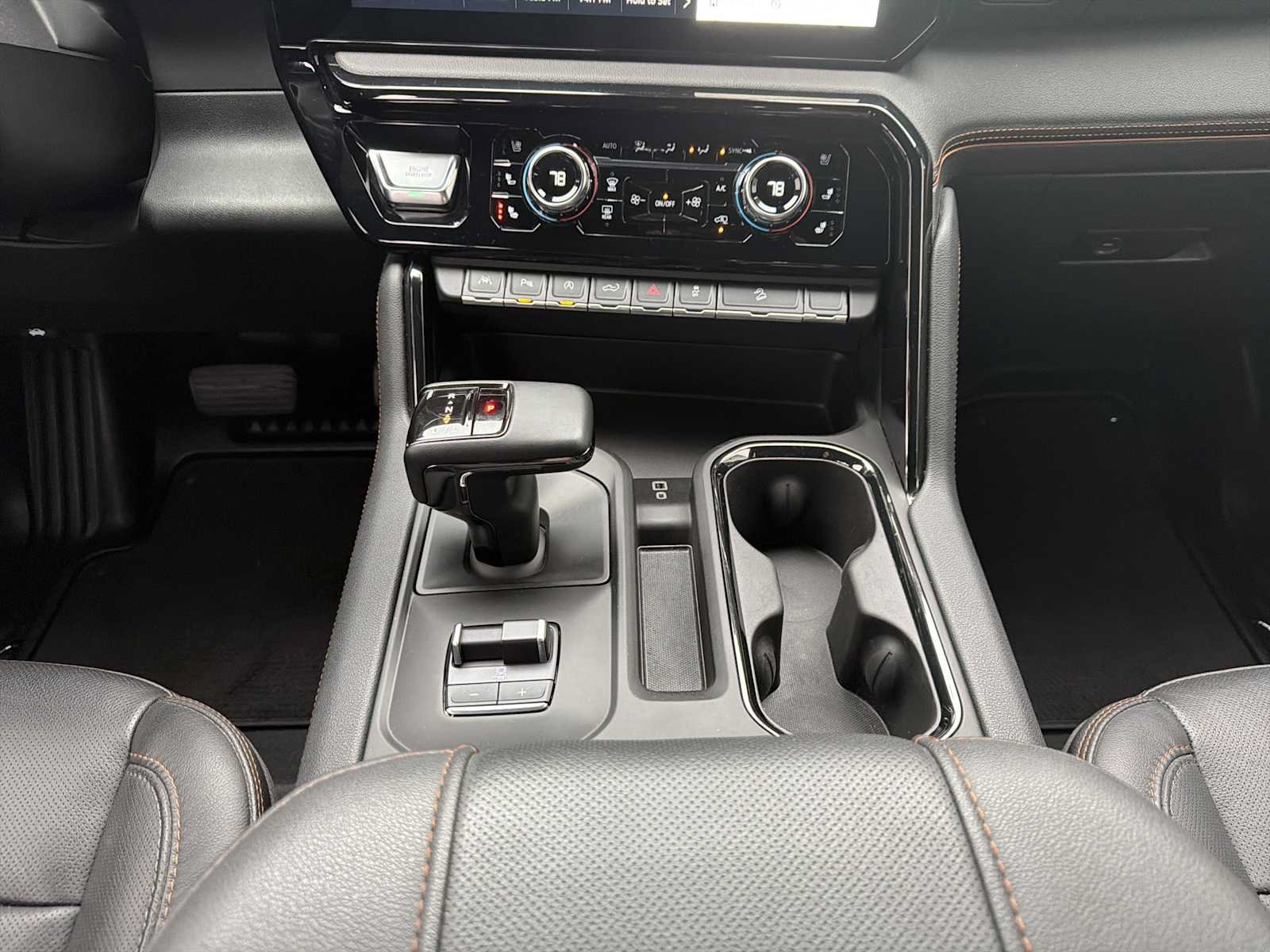 Used 2023 GMC Sierra 1500 AT4 w/ AT4 Premium Package AWD/4WD image 4