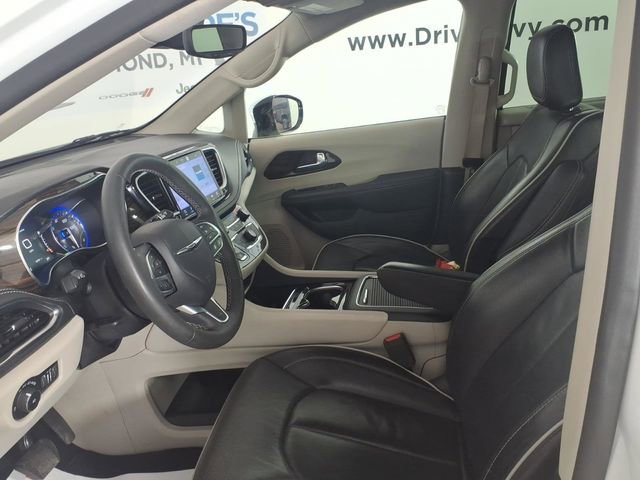 Used 2023 Chrysler Pacifica Limited image 12