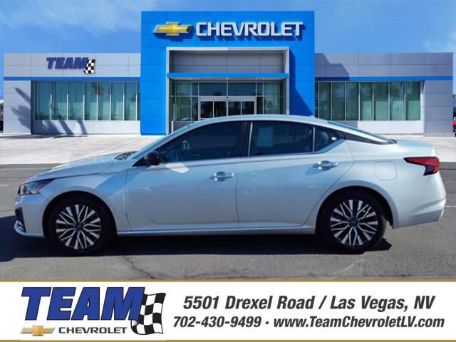 Used 2024 Nissan Altima 2.5 SV image 1