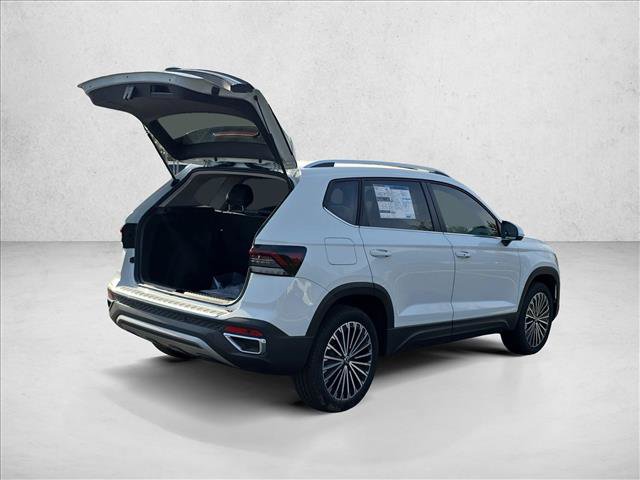 New 2026 Volkswagen Taos SE FWD image 2