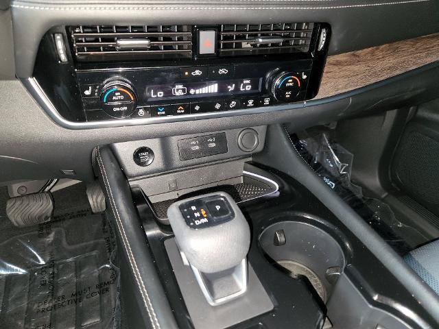 Certified 2024 Nissan Rogue Platinum w/ Platinum Premium Package FWD image 21