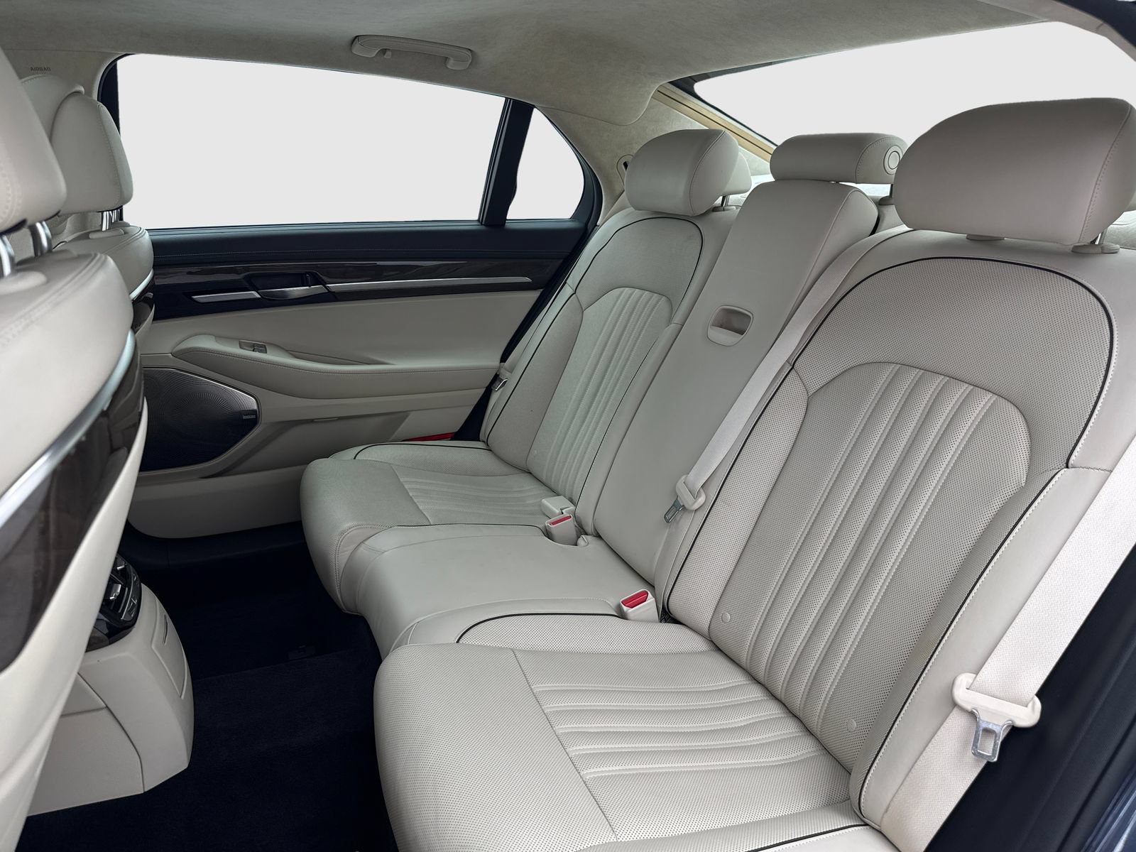Used 2017 Genesis G90 3.3T Premium RWD image 37