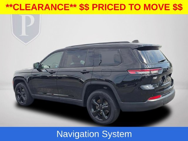 Used 2023 Jeep Grand Cherokee L Limited w/ Black Appearance Package AWD/4WD image 11
