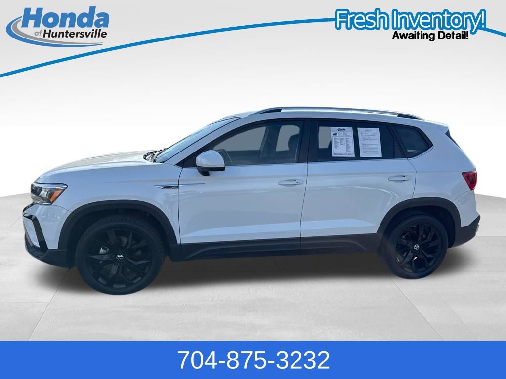 Used 2023 Volkswagen Taos SE w/ Panoramic Sunroof Package image 5