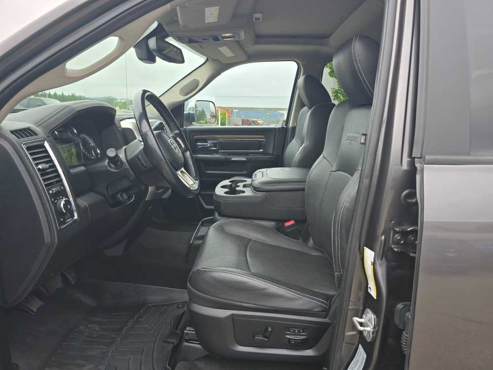 Used 2017 RAM 3500 Laramie w/ Convenience Group AWD/4WD image 9
