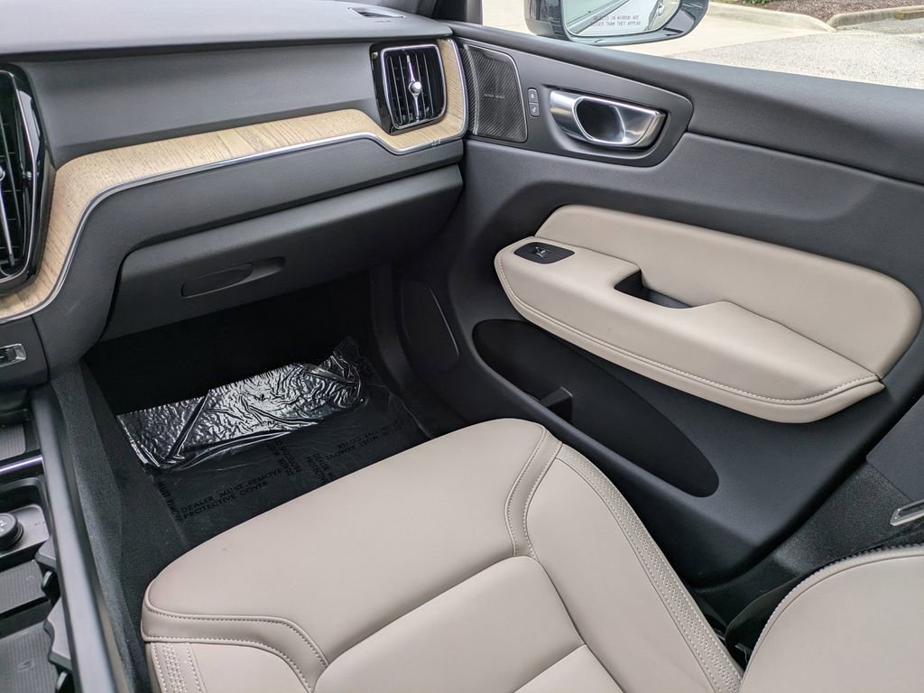 New 2026 Volvo XC60 B5 Plus w/ Climate Package AWD/4WD image 16