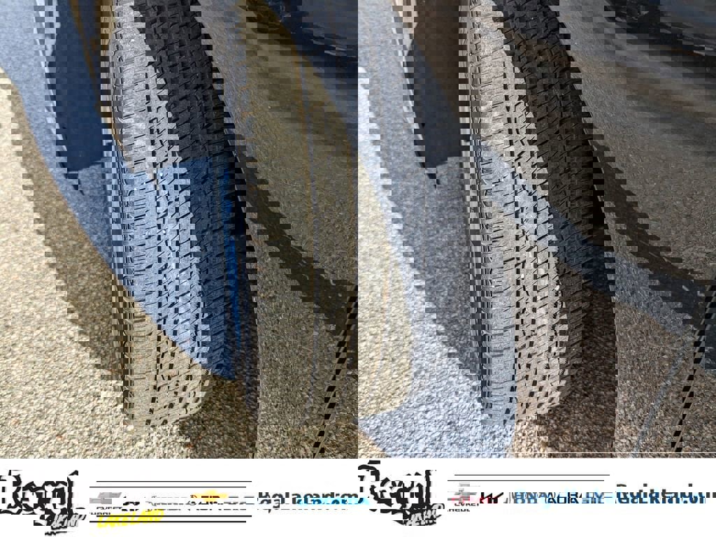 Used 2017 Chevrolet Cruze LT w/ Convenience Package image 32