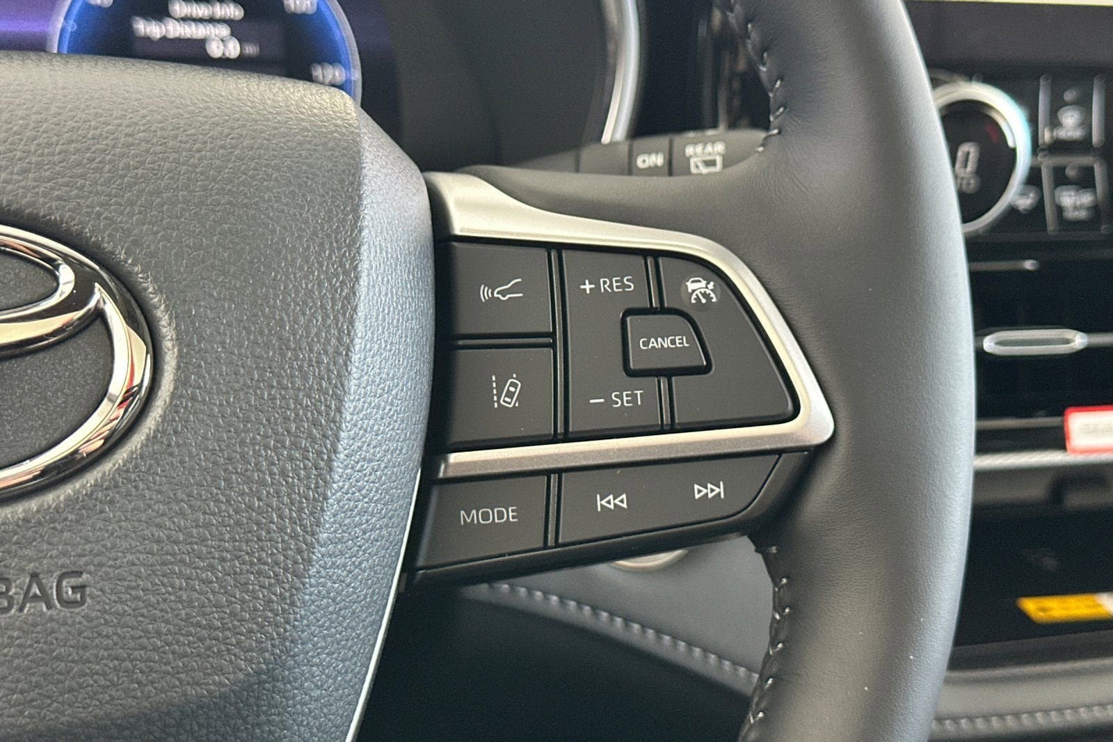 New 2025 Toyota Highlander Platinum AWD/4WD image 30