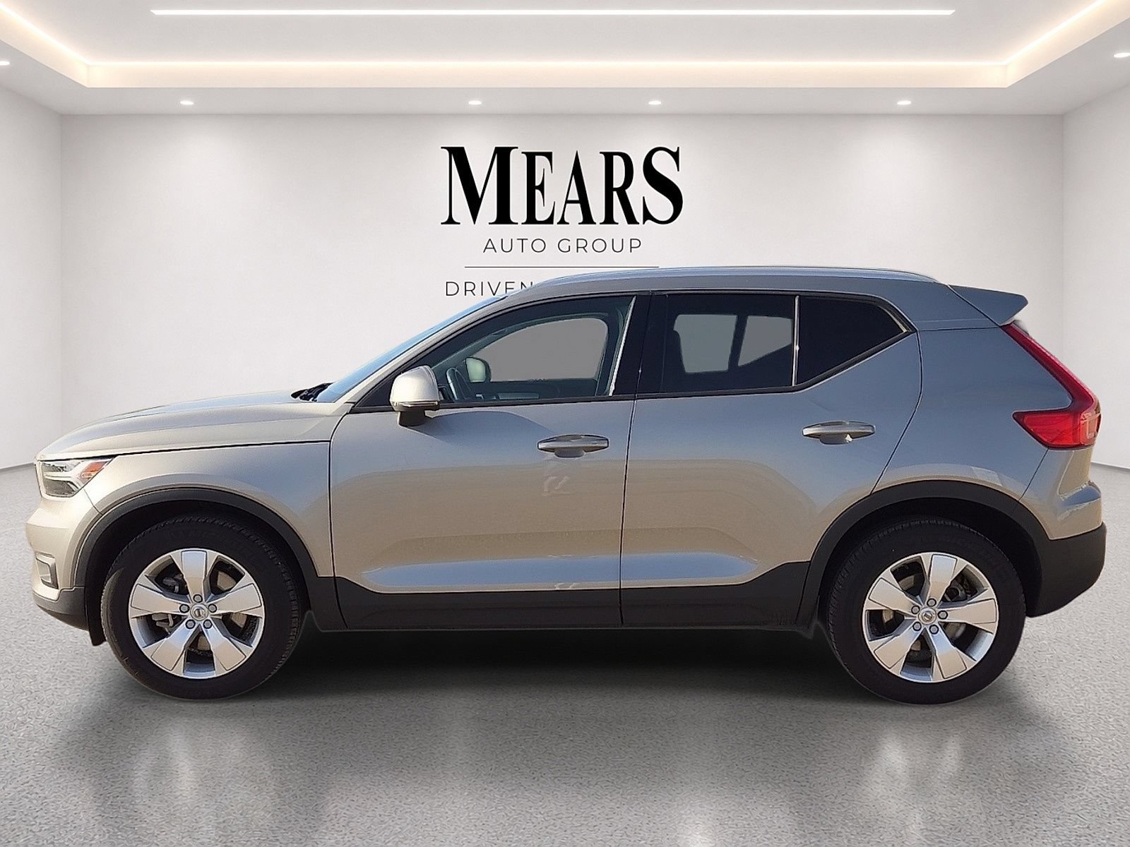 Used 2022 Volvo XC40 T5 Momentum AWD/4WD image 3