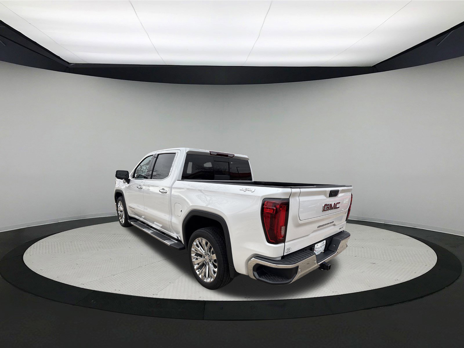Used 2023 GMC Sierra 1500 SLT w/ SLT Premium Plus Package AWD/4WD image 5