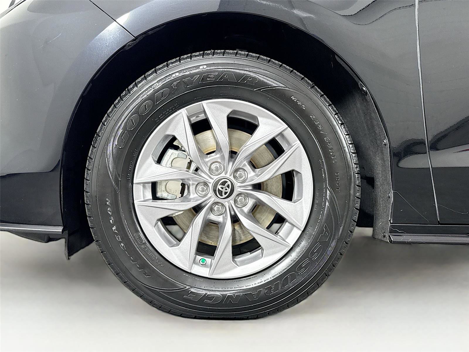 Certified 2024 Toyota Sienna XLE FWD image 41