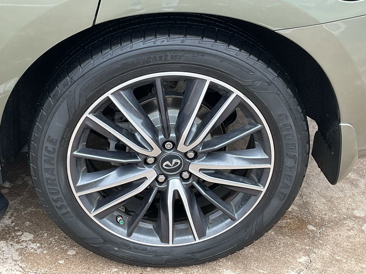 Used 2017 INFINITI QX60 FWD w/ Deluxe Technology Package image 8