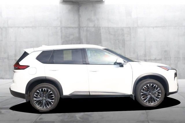 Certified 2025 Nissan Rogue SL w/ Tech Package FWD image 5