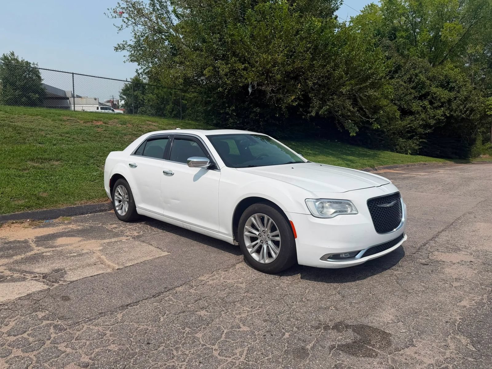 Used 2016 Chrysler 300 C RWD image 2