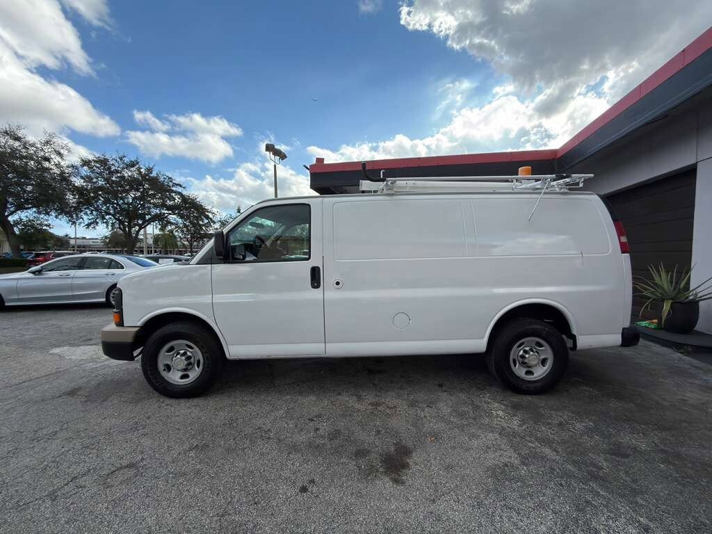 Used 2011 Chevrolet Express 2500 image 4