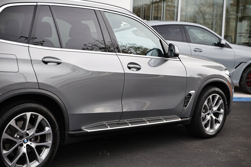 Used 2025 BMW X5 sDrive40i w/ Climate Comfort Package image 9