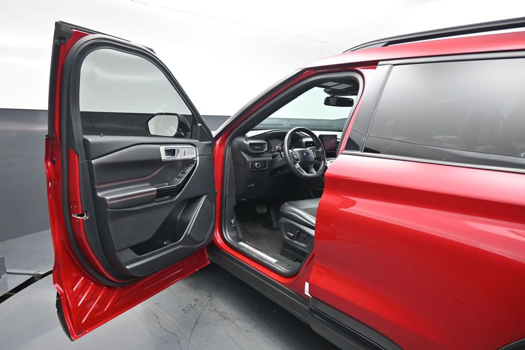 Certified 2024 Ford Explorer ST-Line w/ Class IV Trailer Tow Package RWD image 8