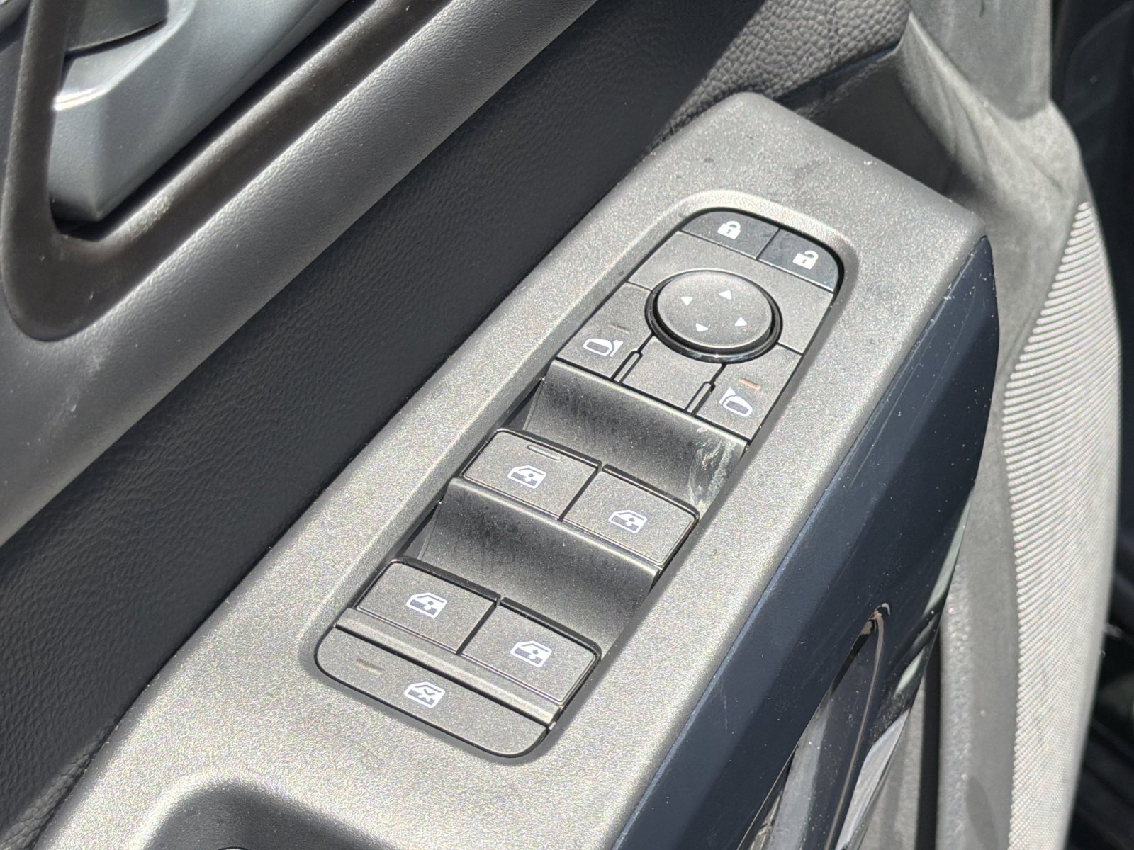 New 2026 Nissan Pathfinder SV w/ SV Premium Package FWD image 19