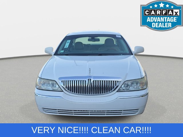 Used 2008 Lincoln Town Car Signature Limited RWD image 2