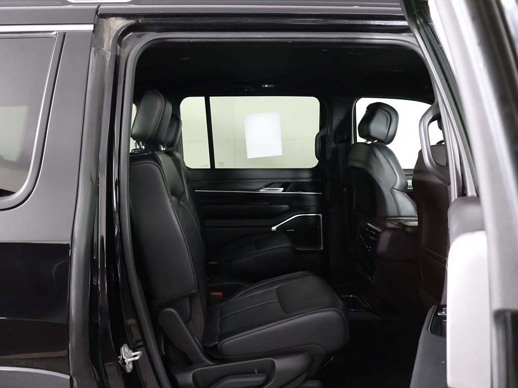 Used 2022 Jeep Wagoneer Series III w/ Flexible Seating Group AWD/4WD image 35