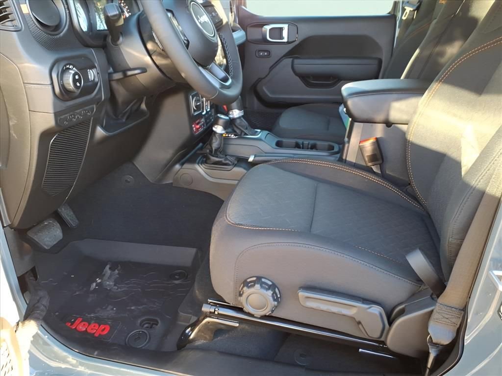 New 2026 Jeep Gladiator Mojave w/ Technology Group image 12