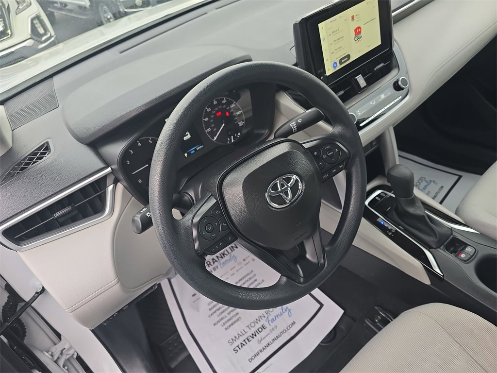 Used 2025 Toyota Corolla Cross L image 19