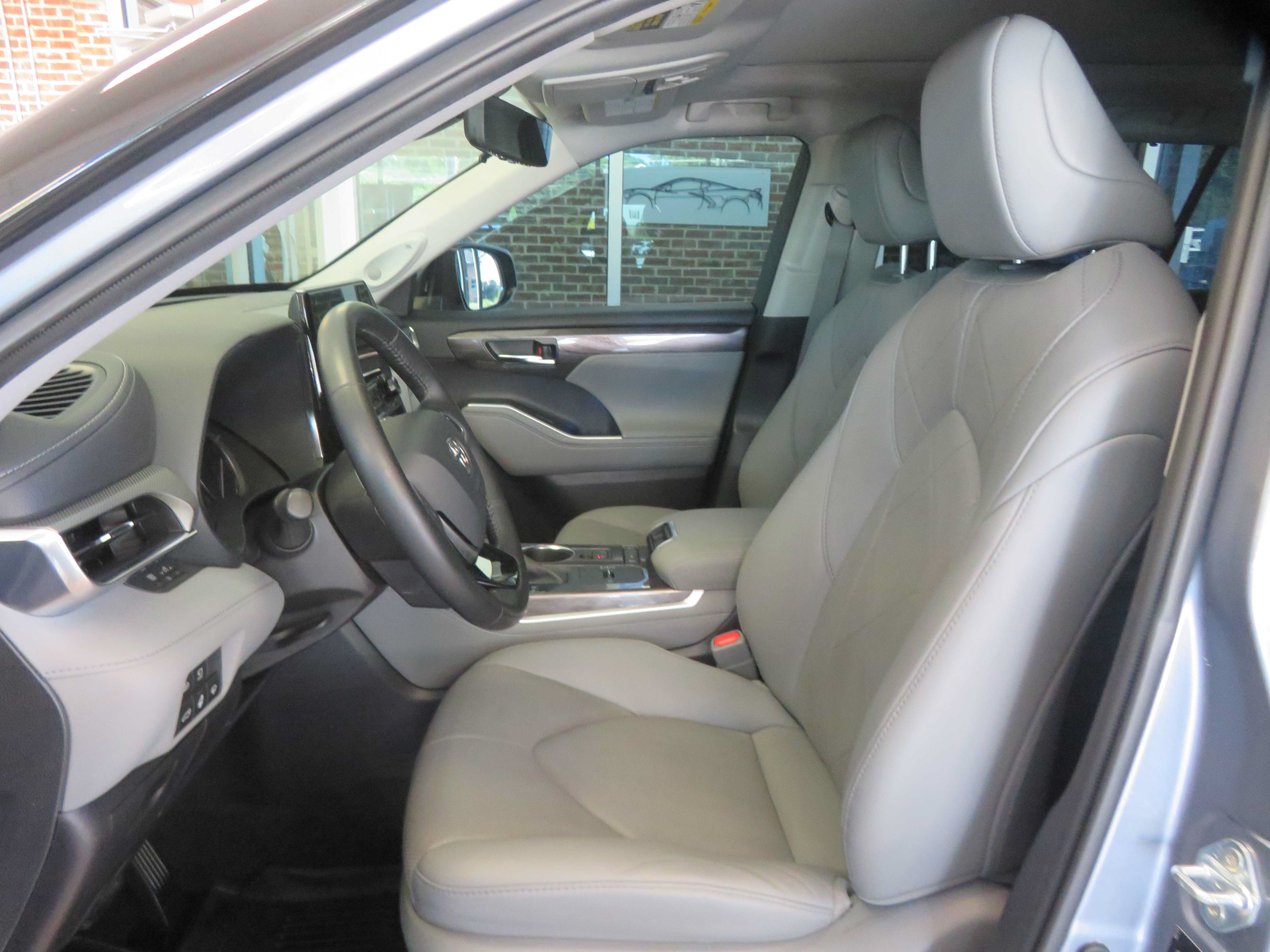 Used 2021 Toyota Highlander Platinum FWD image 15