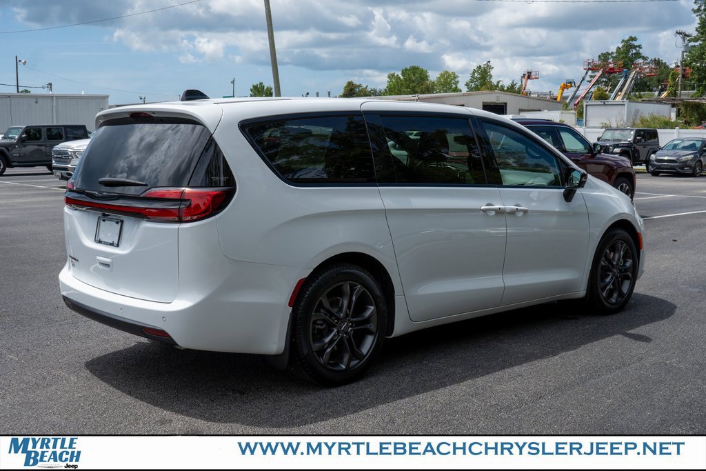 New 2026 Chrysler Pacifica Select image 6