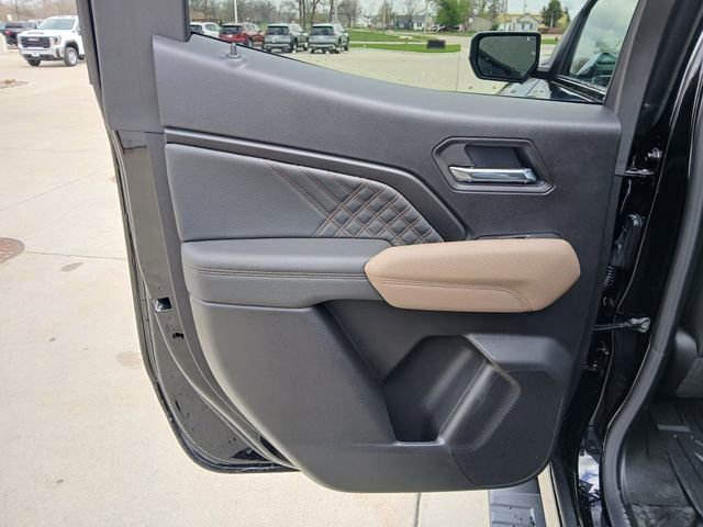 New 2026 GMC Canyon Denali w/ LPO, Denali Black Edition AWD/4WD image 13