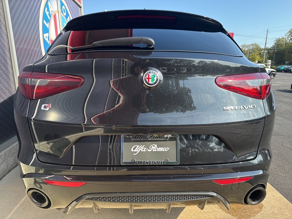 Used 2022 Alfa Romeo Stelvio Veloce image 9